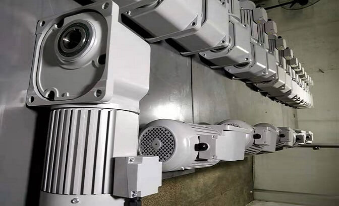 输出55孔1.5KW40比三相直交轴减速机