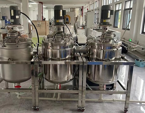 小型反应釜上立式齿轮减速马达的应用
