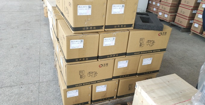 大数比直交减速机 士元400W中空轴减速机 整装待发